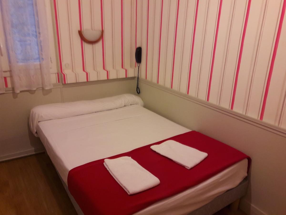 Perfect Hotel & Hostel Párizs Szoba fotó A room at the hotel